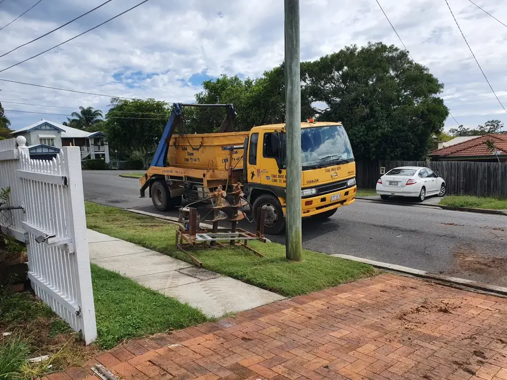 Take Away Bin team during skip bin hire in Balmoral