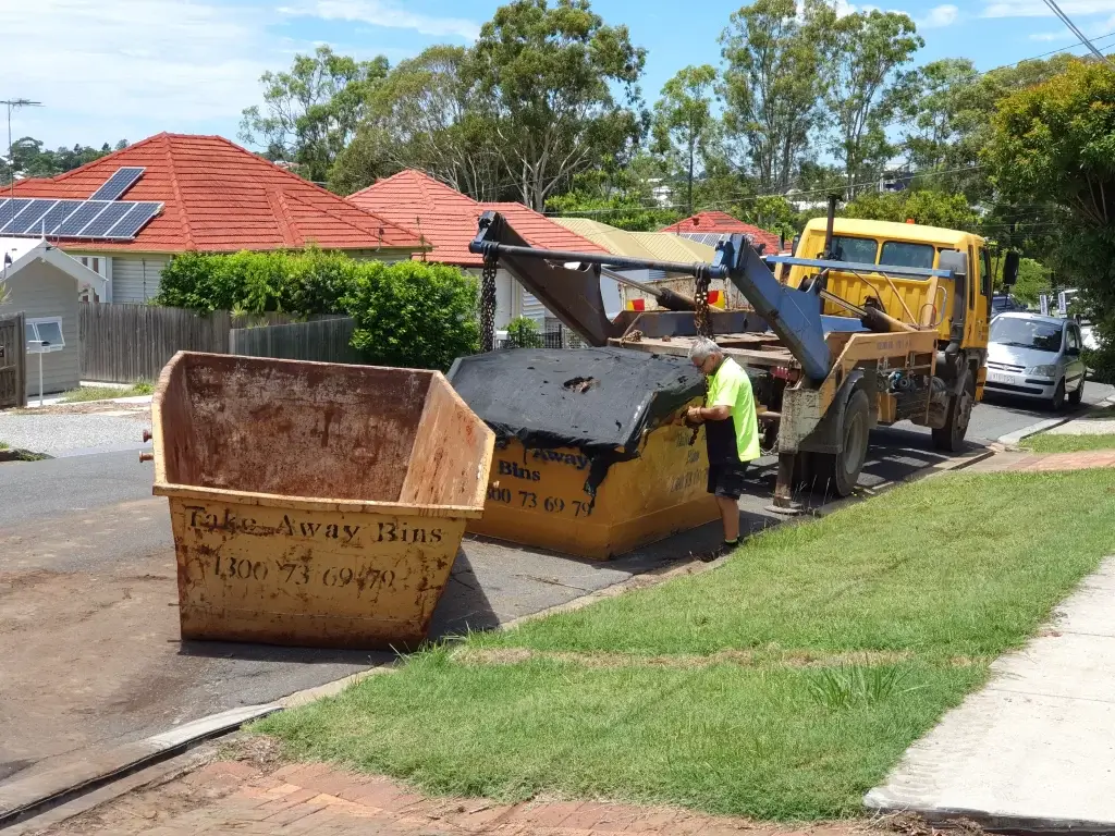 setting up the skip bin hire pick up in Balmoral